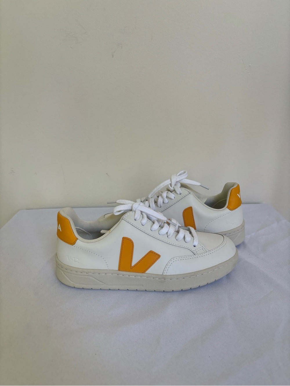 Veja V-12 White Ouro Sz6 Eu37 Womens Sneakers New Orange